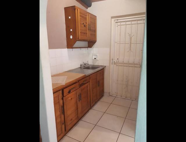 2.5 BEDROOM HOUSE RENTED IN CRESTHOLME